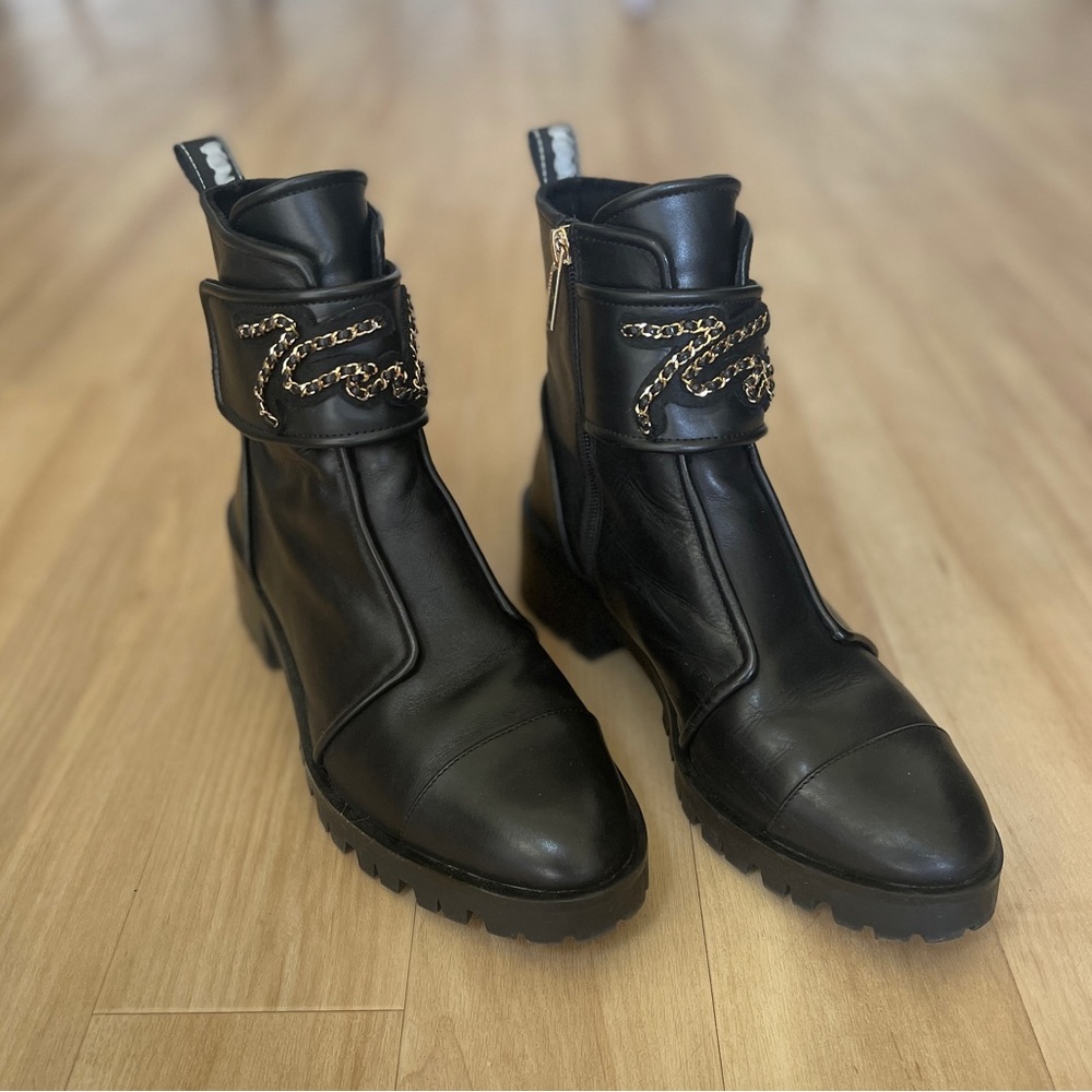 Karl Lagerfeld black leather boots size 10, but fits like 9.5! Stylish & trendy